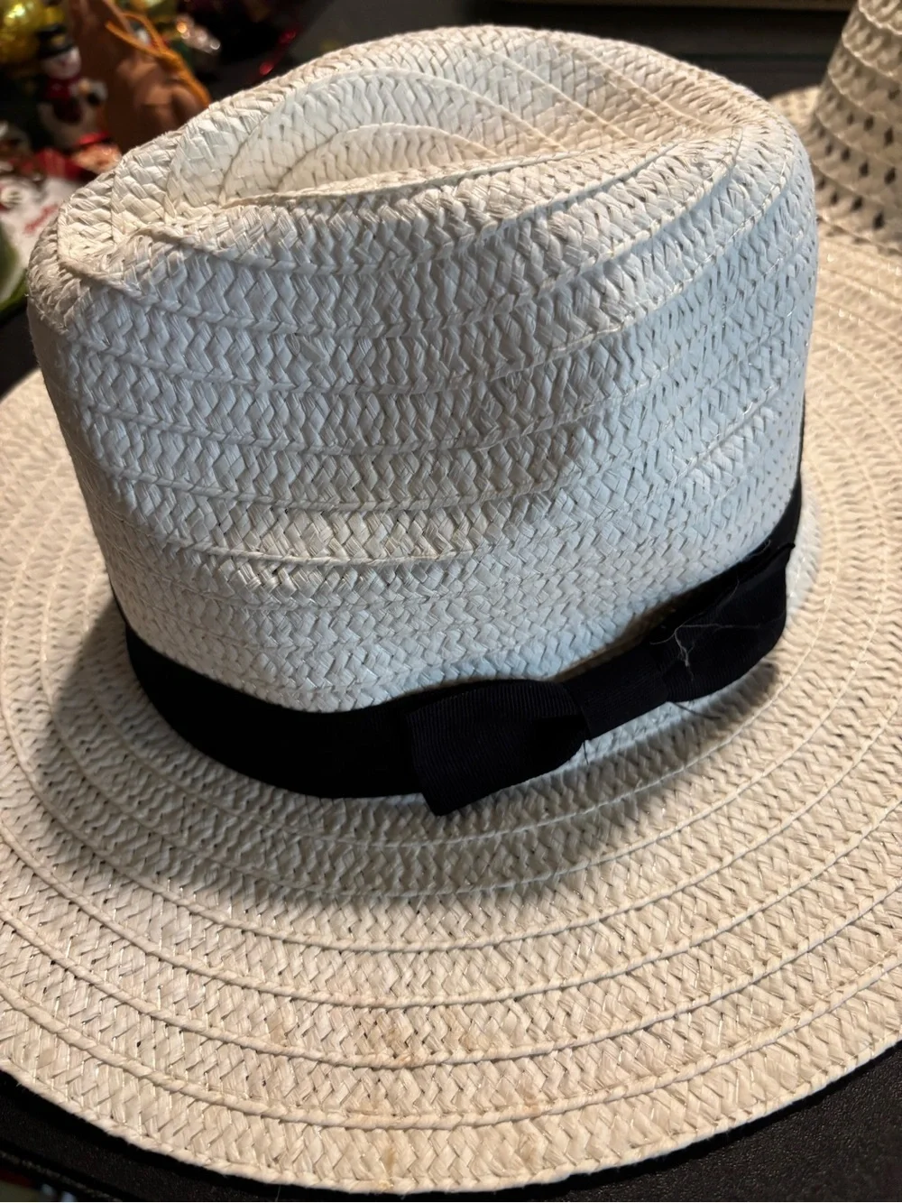 Two straw hats, L